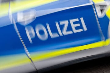 13-Jähriger beim Plakatieren ins Gesicht geschlagen: Polizei sucht Radfahrer