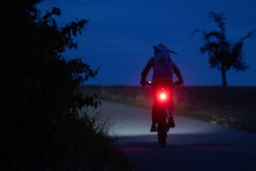 Leipzig: Taschen voller Diebesgut: Einbrecher flieht auf gestohlenem Fahrrad vor Polizei