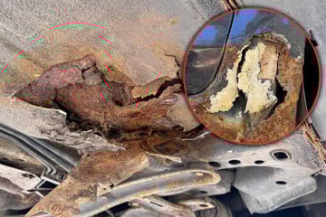 Berlin: Löcher mit Bauschaum gestopft: Polizei stoppt völlig marode Rostlaube