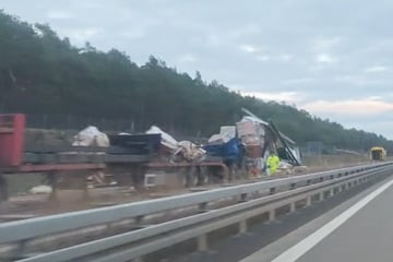 Unfall A13: Schlimmer Lastwagen-Unfall auf der A13: Strecke Richtung Dresden wieder offen