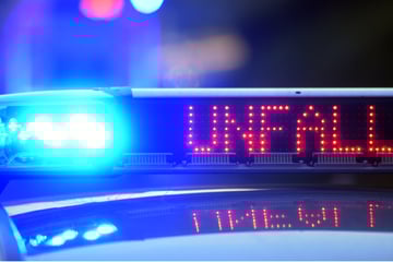 Unfall A81: Vollsperrung auf A81: Unfall mit vier Fahrzeugen