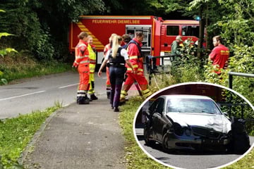 Auto kracht durch Zaun und stürzt in See: Taucher finden Fahrer (†23) in fünf Meter Tiefe
