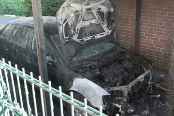 Hamburg: Brennendes Auto sorgt für Verkehrschaos: Eine Person verletzt