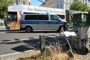 Fußgängerin mit Rollator in Leipzig von Straßenbahn erfasst