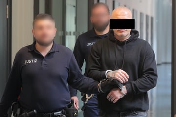 Mit Kokain gedealt und Schuldner bedroht? Angeklagter bestreitet