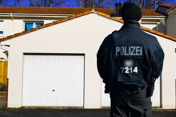 Gruppe spielt und singt rechte Lieder: Polizei stoppt Feier in Pirna