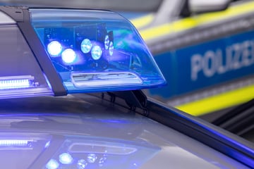 Unfall A72: Fahrer verpasste Spurwechsel: Polizei sucht Zeugen nach Unfall auf A72