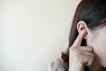 Frau hört jahrelang Musik in ihren Ohren: Dann bekommt sie eine furchtbare Diagnose