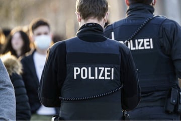 Leipzig: An Wohnungstür überrumpelt: "Polizeibeamte" betrügen Seniorin (84) um Tausende Euro