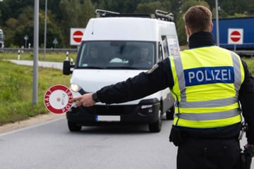 Falsche Papiere und offene Haftbefehle: Bundespolizei greift bei Grenzkontrollen durch