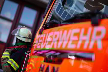 Wohnzimmer fängt plötzlich Feuer: Riesen-Schaden!