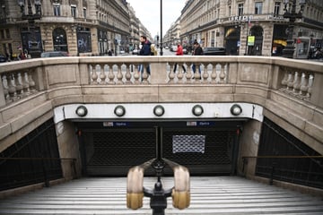 Messerattacke: Messerattacke auf Frauen in U-Bahn: Hätte Angreifer längst abgeschoben werden müssen?