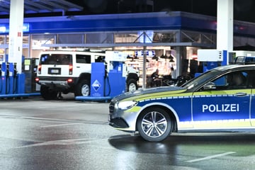 Geldautomat aus Tankstelle gestohlen: Polizei sucht Diebe mit Audi