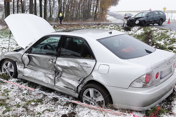 Skoda und Lexus kollidieren bei Radeburg: Unfallopfer in Klinik