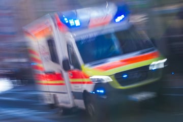 Tragödie in Sachsen: Frau (†25) stürzt von Roller und stirbt