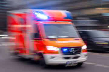 Suff-Fahrt endet im Krankenhaus: Motorradfahrer bei Unfall auf Kölner Autobahn schwer verletzt