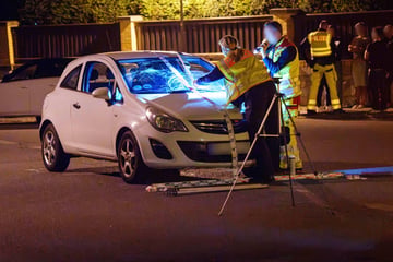 Schlimmer Unfall in Dresden: Junge Frau tritt auf Straße und wird von Opel-Fahrer erfasst