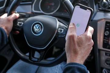 Gefährlicher als Alkohol am Steuer: Ablenkung im Auto viel größere Gefahr als gedacht