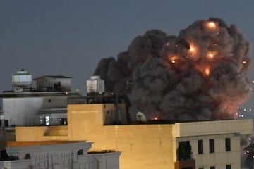 Nahost-Konflikt: Israel greift Dutzende Militäreinrichtungen in Teheran an