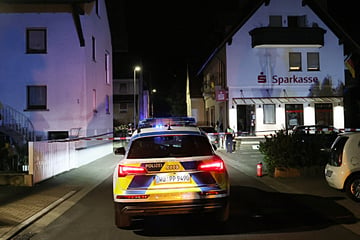 Geldautomat in Wohnhaus gesprengt: Großfahndung in Unterfranken