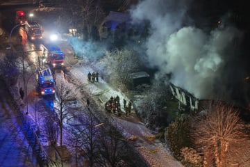 Hamburg: "Riesiger Feuerball": Brand zerstört Wohnhaus komplett