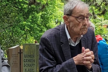 Leipzig: Ergreifend: So lief der 80. Jahrestag des Kriegsendes in Europa auf dem Leipziger Ostfriedhof
