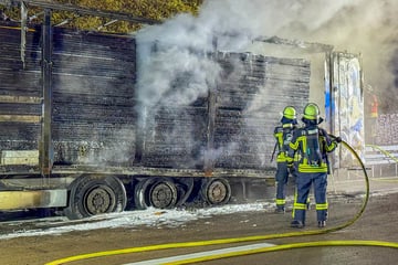Unfall A5: Lkw in Flammen: Stundenlange Vollsperrung der A5 bei Karlsruhe