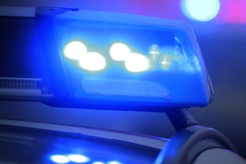 Verfolgungsjagd endet mit Crash: Polizei ermittelt und sucht Zeugen