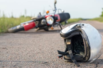 Starker Wind: Jugendlicher nach Motorrad-Crash schwer verletzt