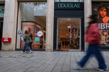 Aus Angst vor Ausschreitungen: Parfümeriekette Douglas lässt zwölf Filialen dicht