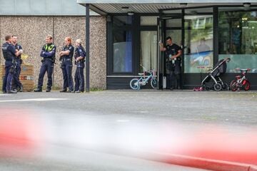 Messerattacke: Mann mit Messer vor Kindergarten niedergeschossen: Suche nach Motiv