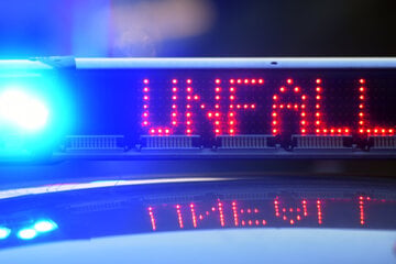 Unfall A2: Alkohol, Drogen, kein Führerschein: Frau flüchtet nach Unfall auf der A2