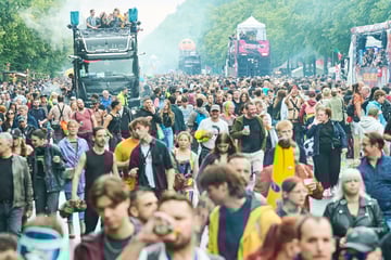 Berlin: "Rave the Planet": Regen sorgt für weniger Besucher, aber nicht weniger Stimmung