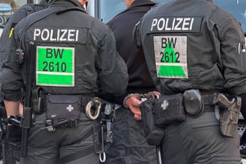 Stuttgart: Eskalation mit bis zu 400 Personen nach Demo: Hunderte Polizisten räumen Stuttgarter City