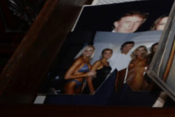 Epstein-Akten: US-Justizministerium stellt Bild mit Donald Trump wieder online