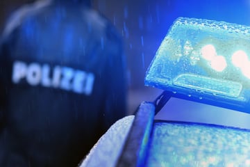 86-Jähriger fährt mit seinem Auto in Hochzeitsgesellschaft: Mann (24) gerät unter Fahrzeug!