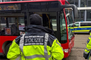 Bus-Unfall in Karlsruhe: Schwerverletzte in Klinik geflogen