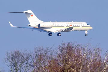 Dresden: Regierungsflieger über Dresden: Hoher Besuch an Bord?