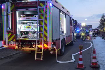 Einfamilienhaus fängt auf mysteriöse Weise Feuer: Riesen-Schaden!