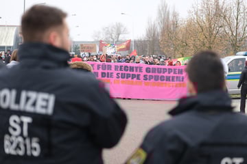 Landtagsabgeordneter bei Protest gegen rechte Buchmesse angegriffen