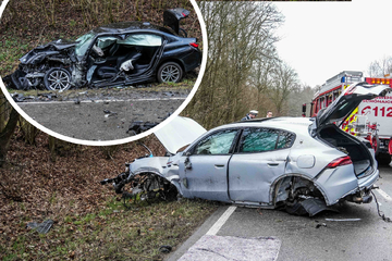Maserati kracht gegen Lkw und BMW: Drei Schwerverletzte!