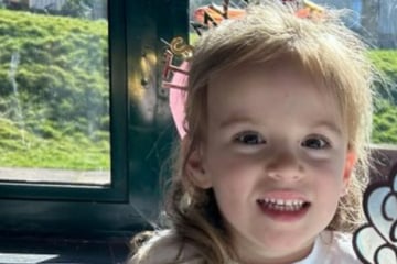 Mädchen freut sich auf Geburtstags-Gäste: Doch dann brechen ihr alle das Herz