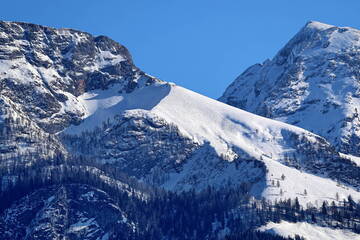 Schneeschuhwanderer lösen Lawine aus und werden mitgerissen