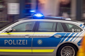 München: Münchner Mordkommission ermittelt: Als Mann Wohnungstür öffnet, wird er mit Messer angegriffen