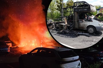 Dresden: Wohnmobil in Flammen: Hitze beschädigt auch andere Autos