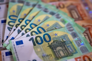 89-Jährige wird am Telefon unter Druck gesetzt und gibt Fremdem ihr gesamtes Bargeld