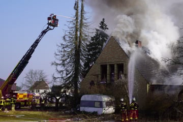 Feuerwehr im Großeinsatz: Gleich zwei Brände in Neumünster
