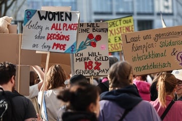 Nach Frauentags-Demos in Berlin: Polizei ermittelt in mehr als 30 Fällen