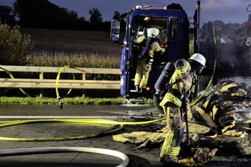 Unfall A1: Feuer sorgt für Vollsperrung und langen Stau auf der A1