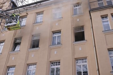 Chemnitz: Feuer in Chemnitzer Mehrfamilienhaus: Polizei hat Ermittlungen aufgenommen